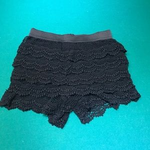 Girls Size 14 Crocheted Style Shorts. EUC!